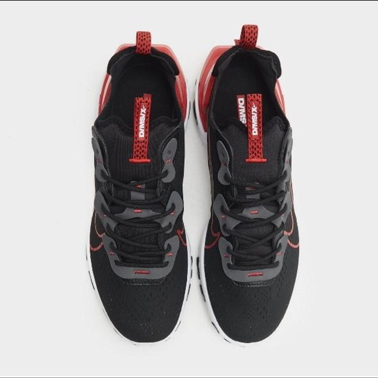 black trainers nike