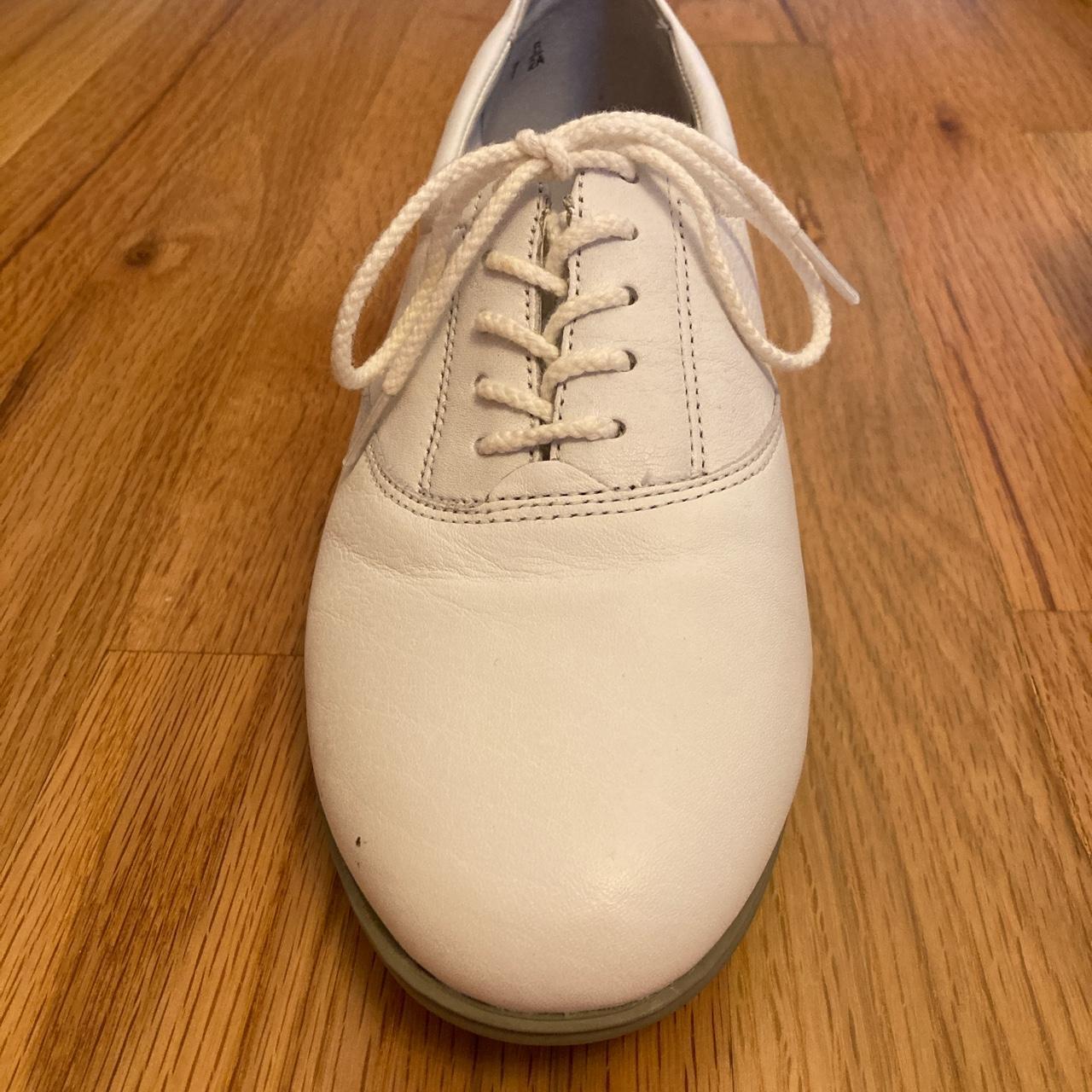 Easy Spirit Women's White Oxfords | Depop