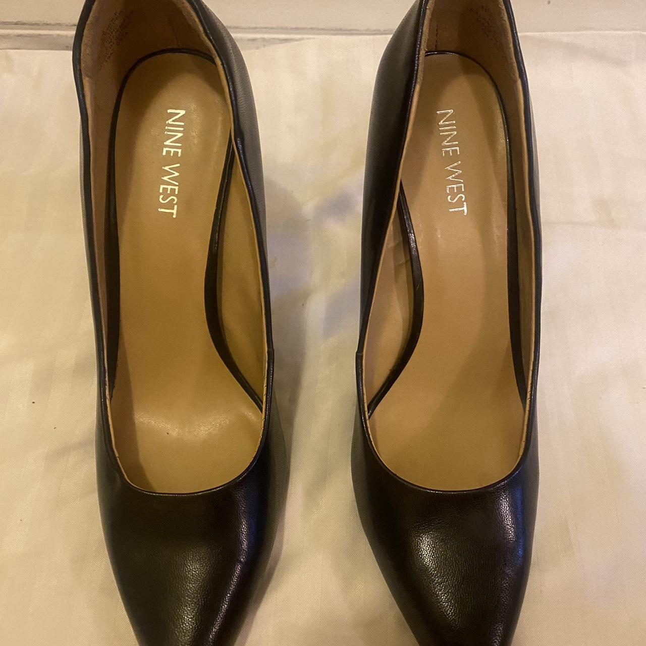 Nine West Women's Black and Tan Courts | Depop