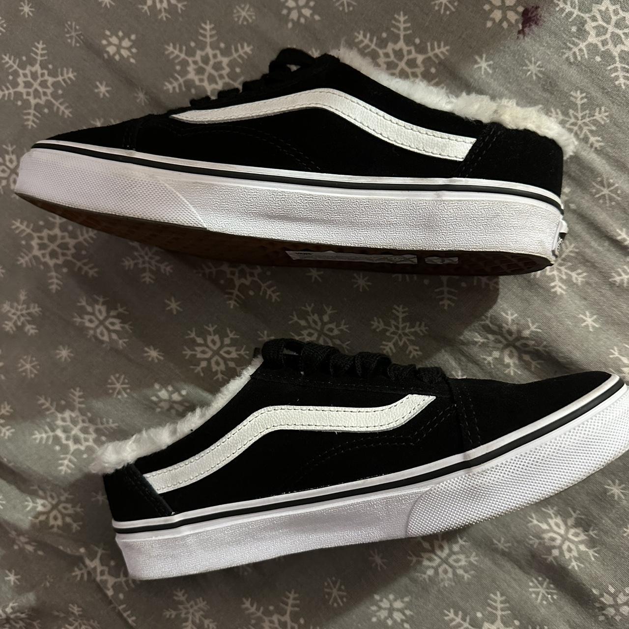 Black best sale fur vans