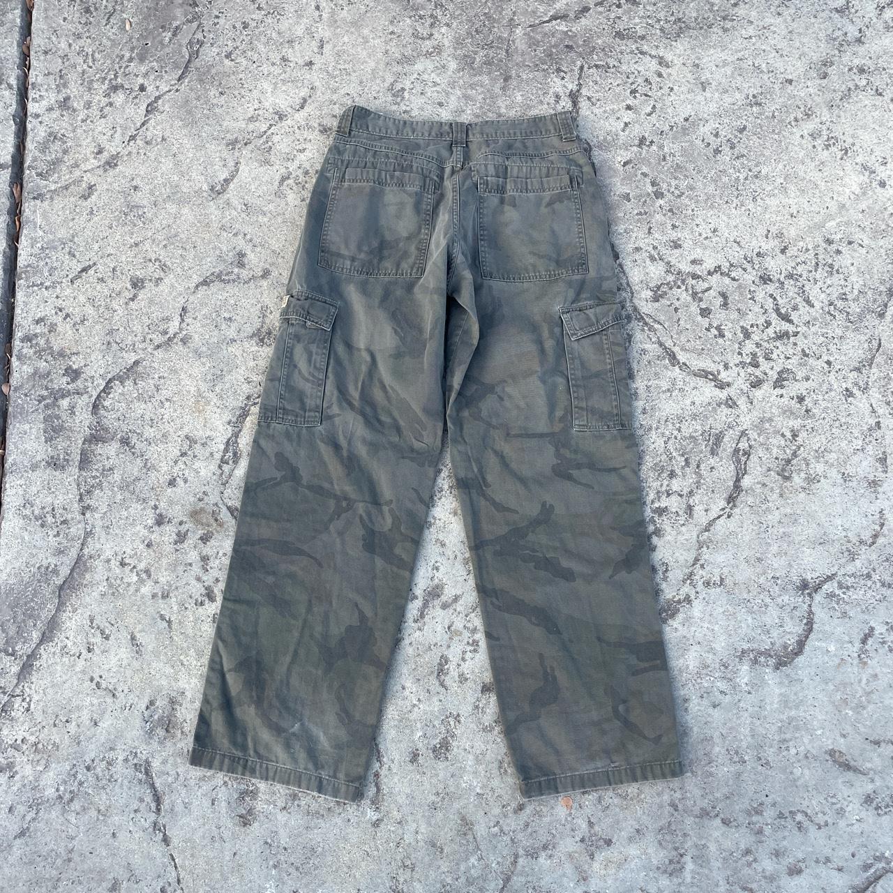 2000s baggy camo wrangler cargo like pants 30x32 - Depop