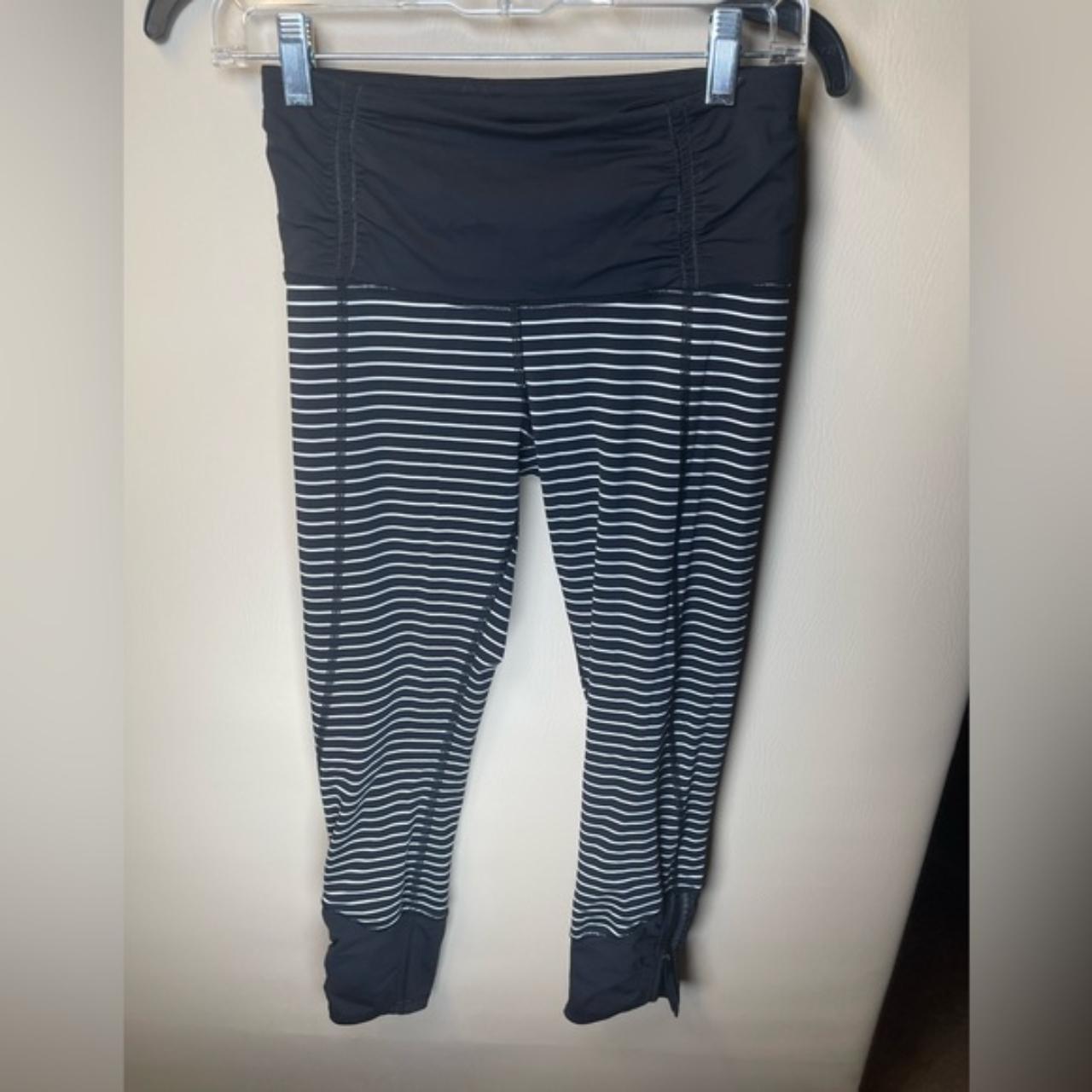 Lululemon crop mesh leggings, very comfortable and - Depop