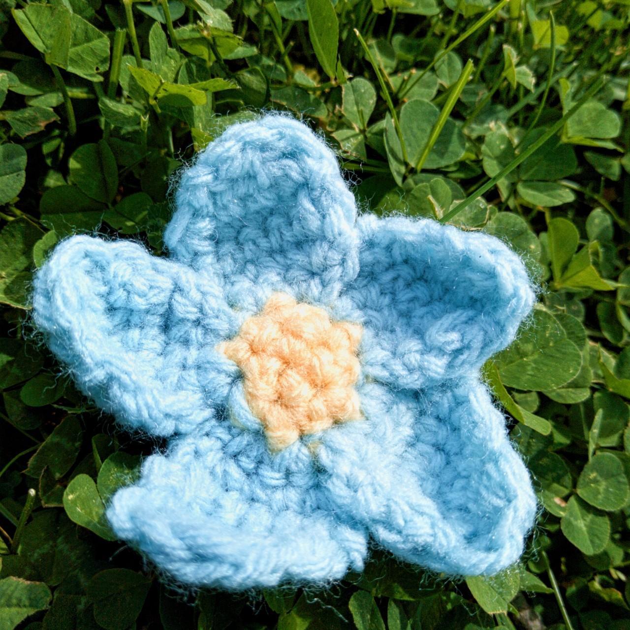 Handmade flower crochet clips. Boho-inspired. Pack - Depop