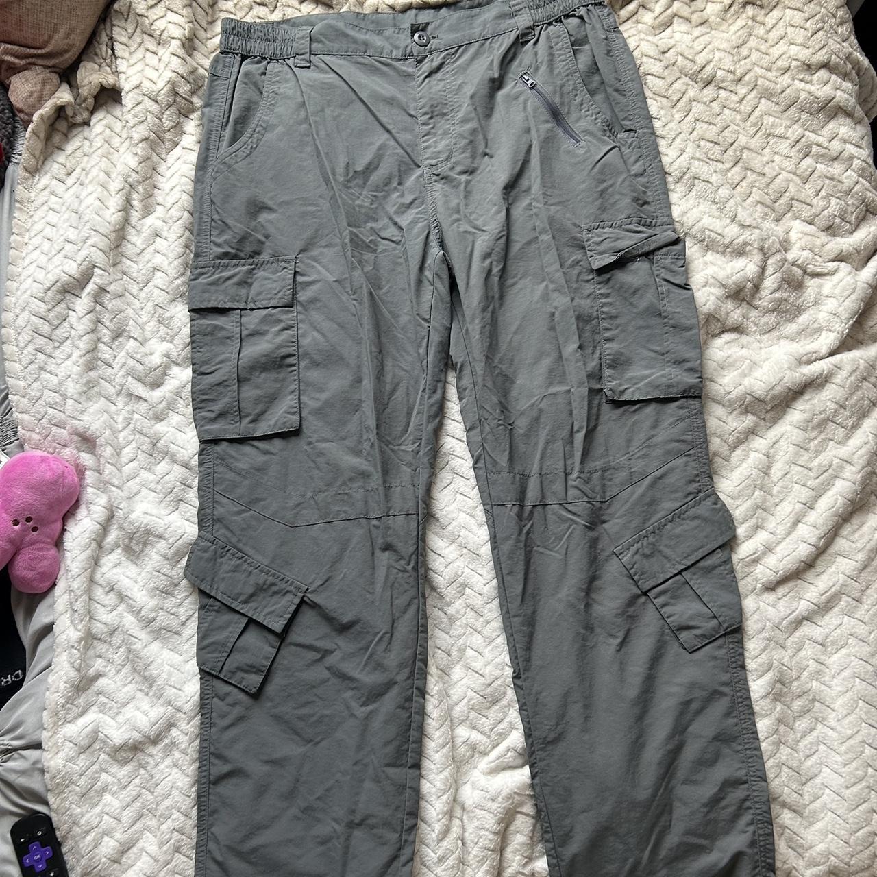 cute grey low rise cargo pants size 36 - Depop