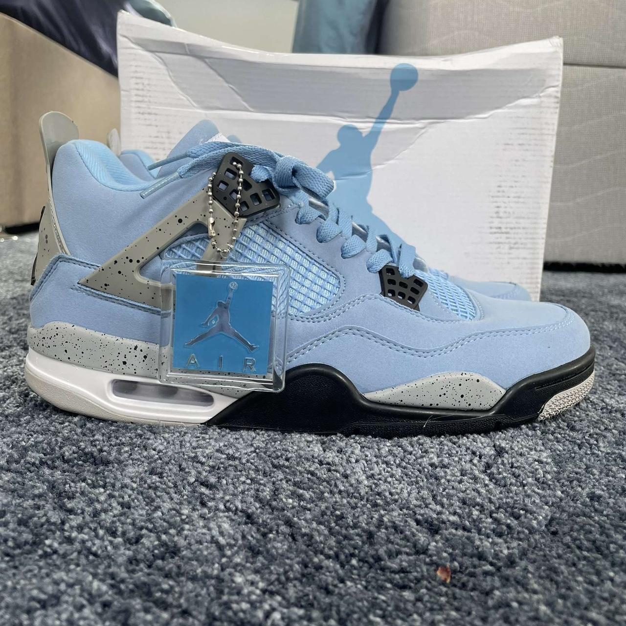 Jordan 4 university blues Never worn Comes with... - Depop