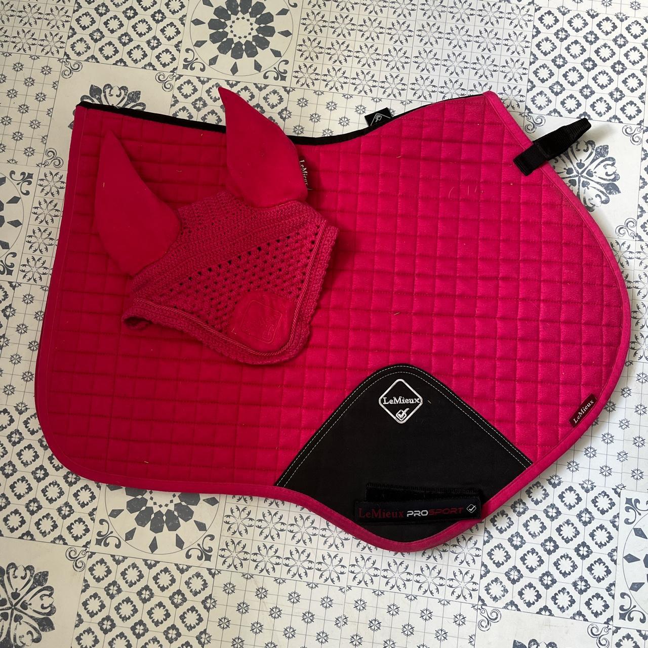 Le Mieux fushia set Large CC and large flyveil... - Depop