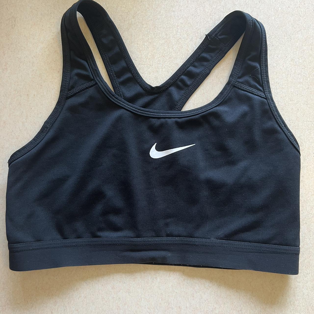 Nike Women's Black Bra | Depop