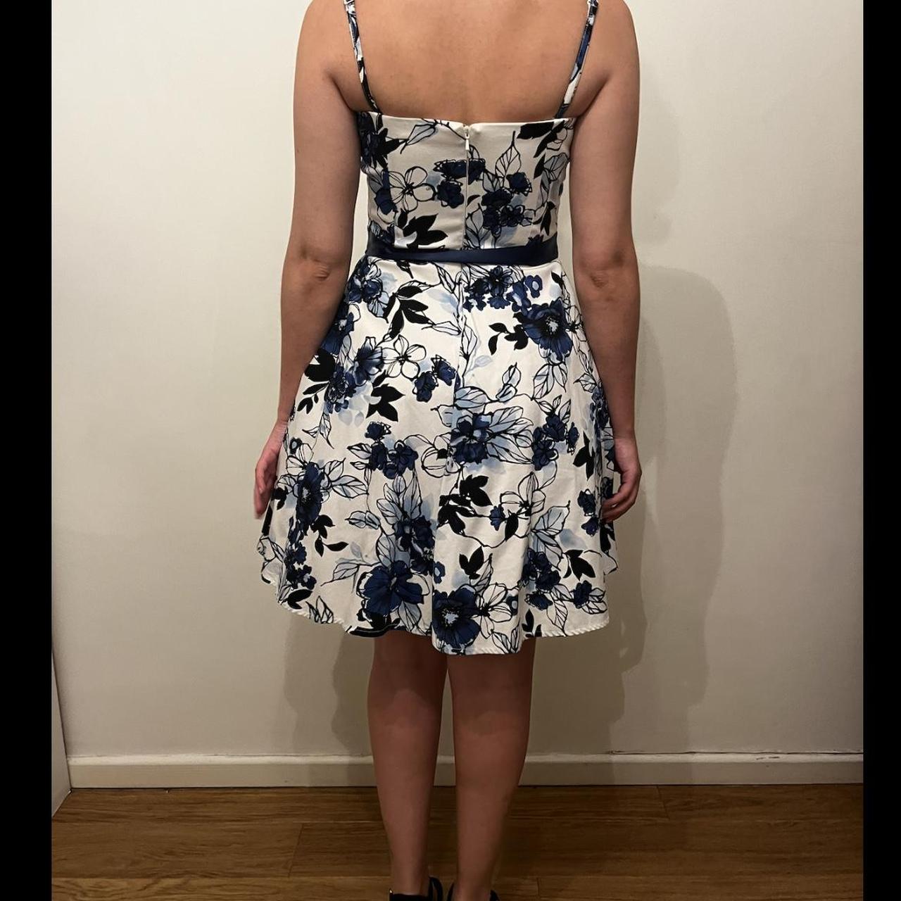 Quiz floral blue/white dress with removeable ribbon... Depop