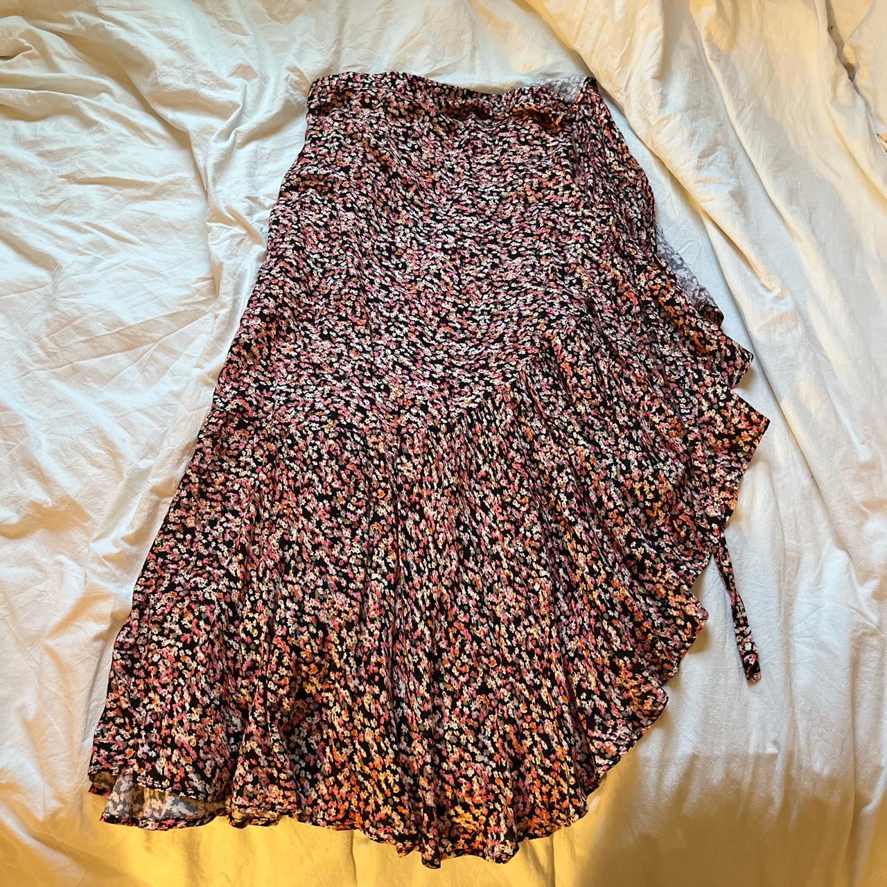 Flowy floral maxi wrap around skirt. Size 6 but can... - Depop