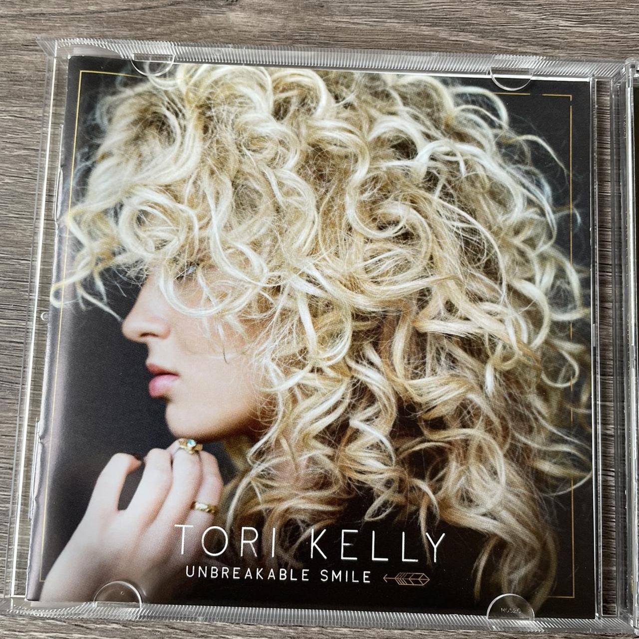 Tori Kelly トリー・ケリー直筆サイン入り写真 Tori Kelly Unbreakable Smile Signed by Tori Kelly | Depop