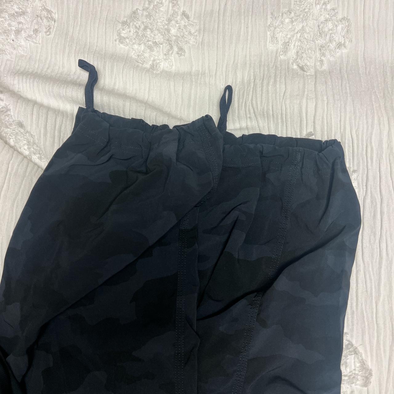 Lululemon Women's Black Trousers (3)