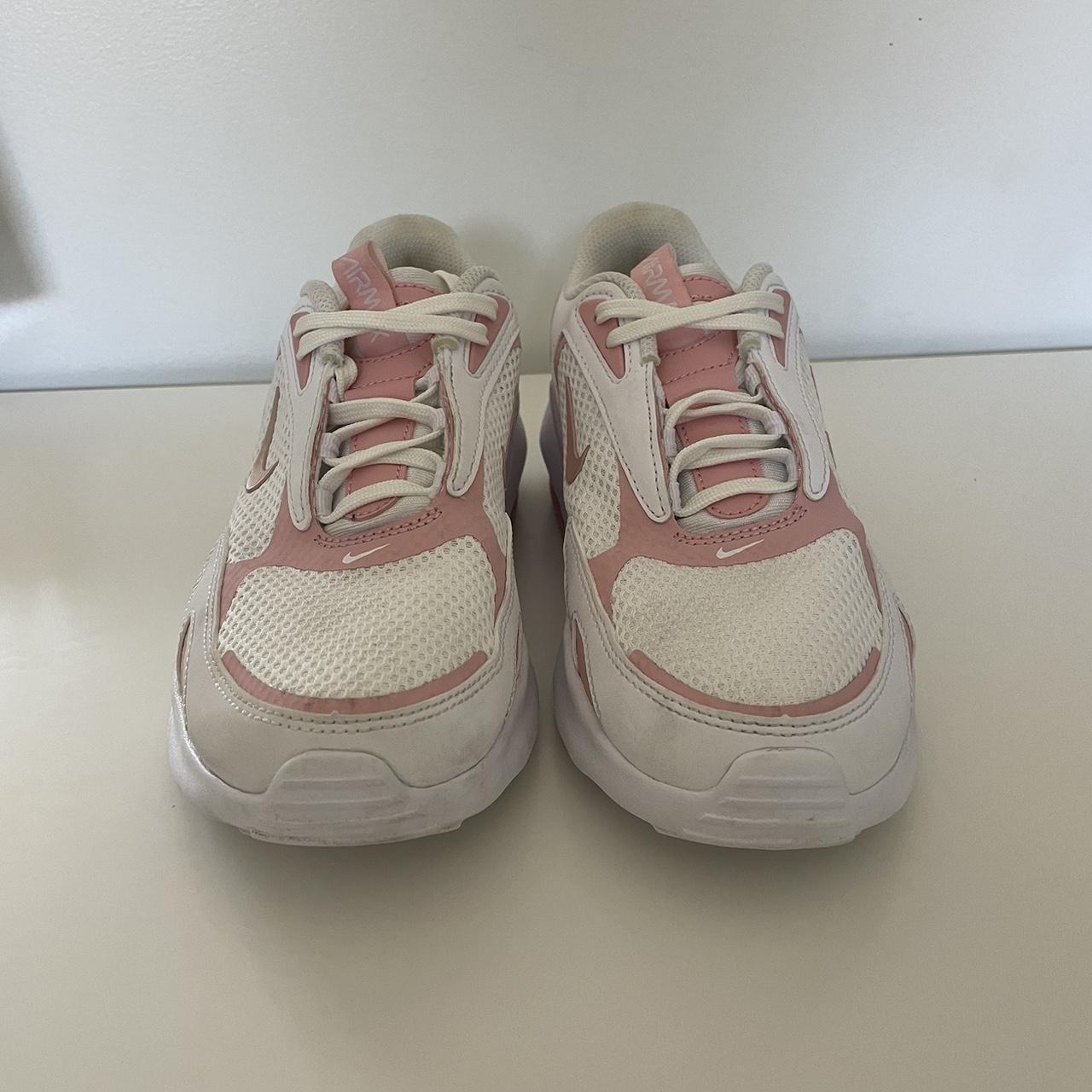 Nike Women's Pink and White Trainers | Depop