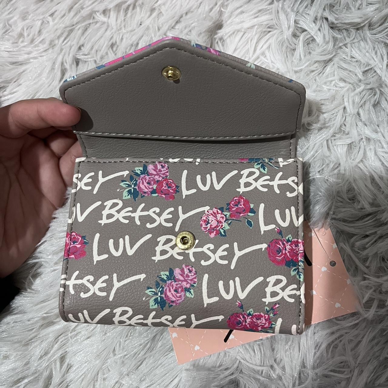 Luv discount betsey wallet