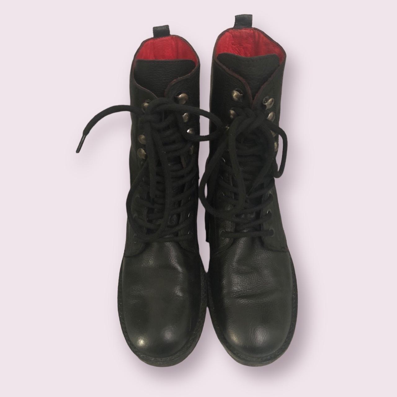 low boots rouge