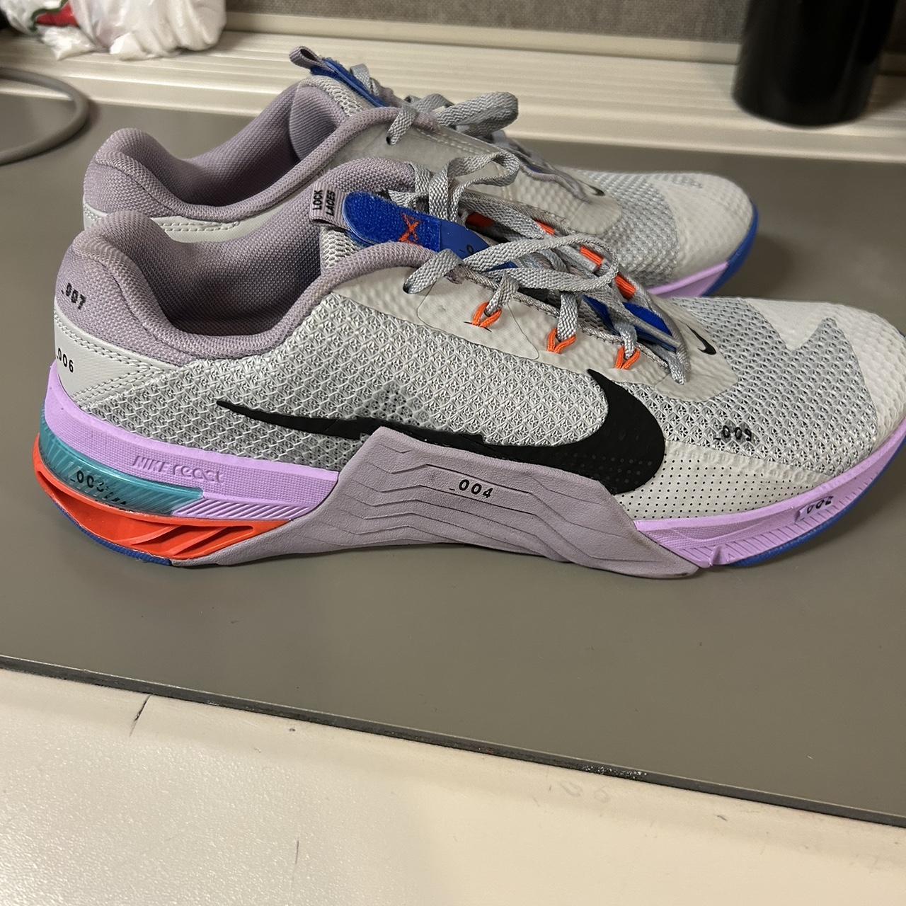 Nike Men's Grey and Pink Trainers | Depop