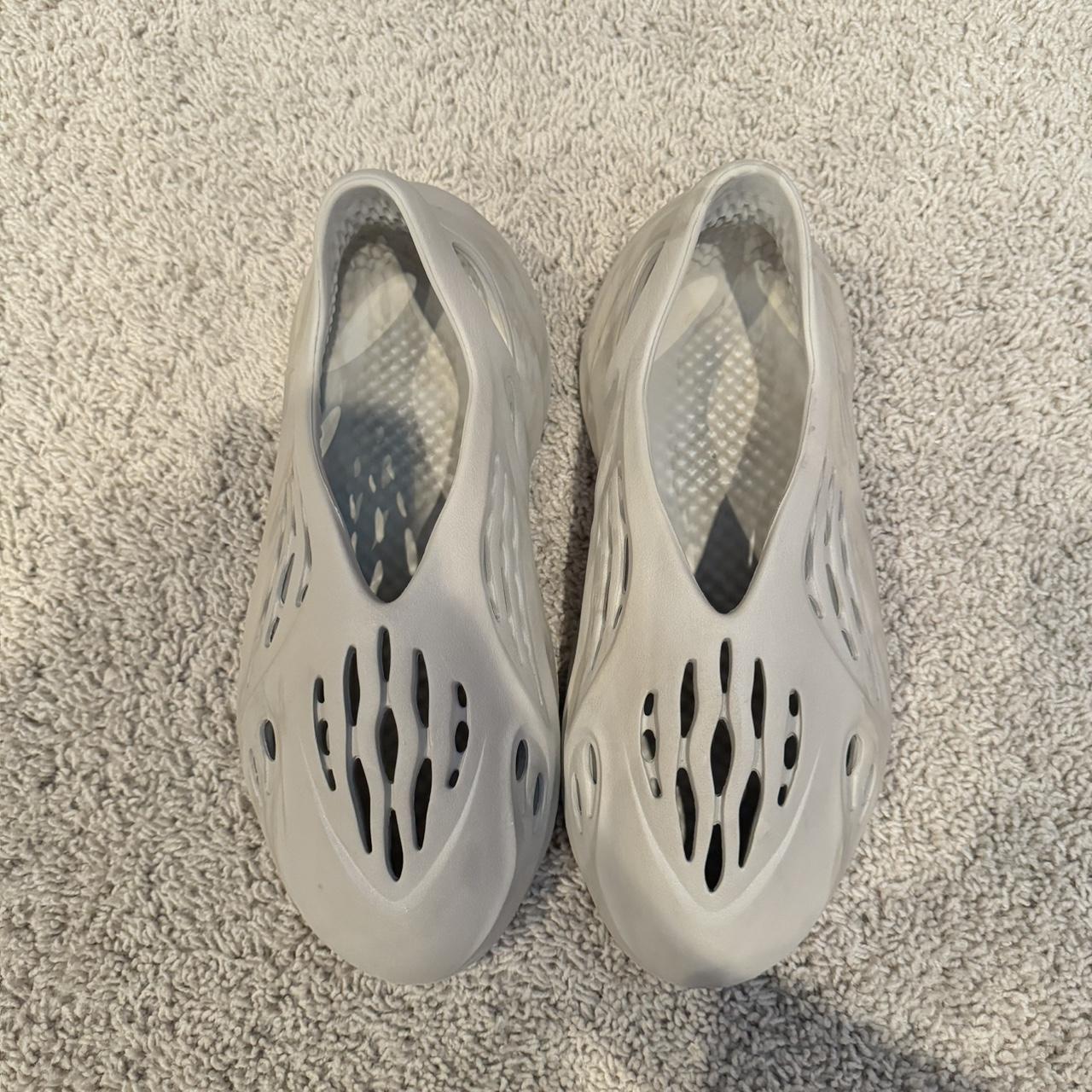 tan yeezy foam runners