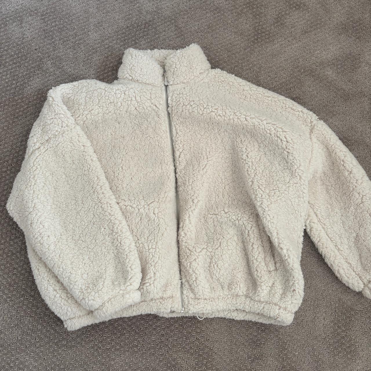 PacSun Women's Sweatshirt - Cream/White - M – pacsun sherpa. never worn and has no …