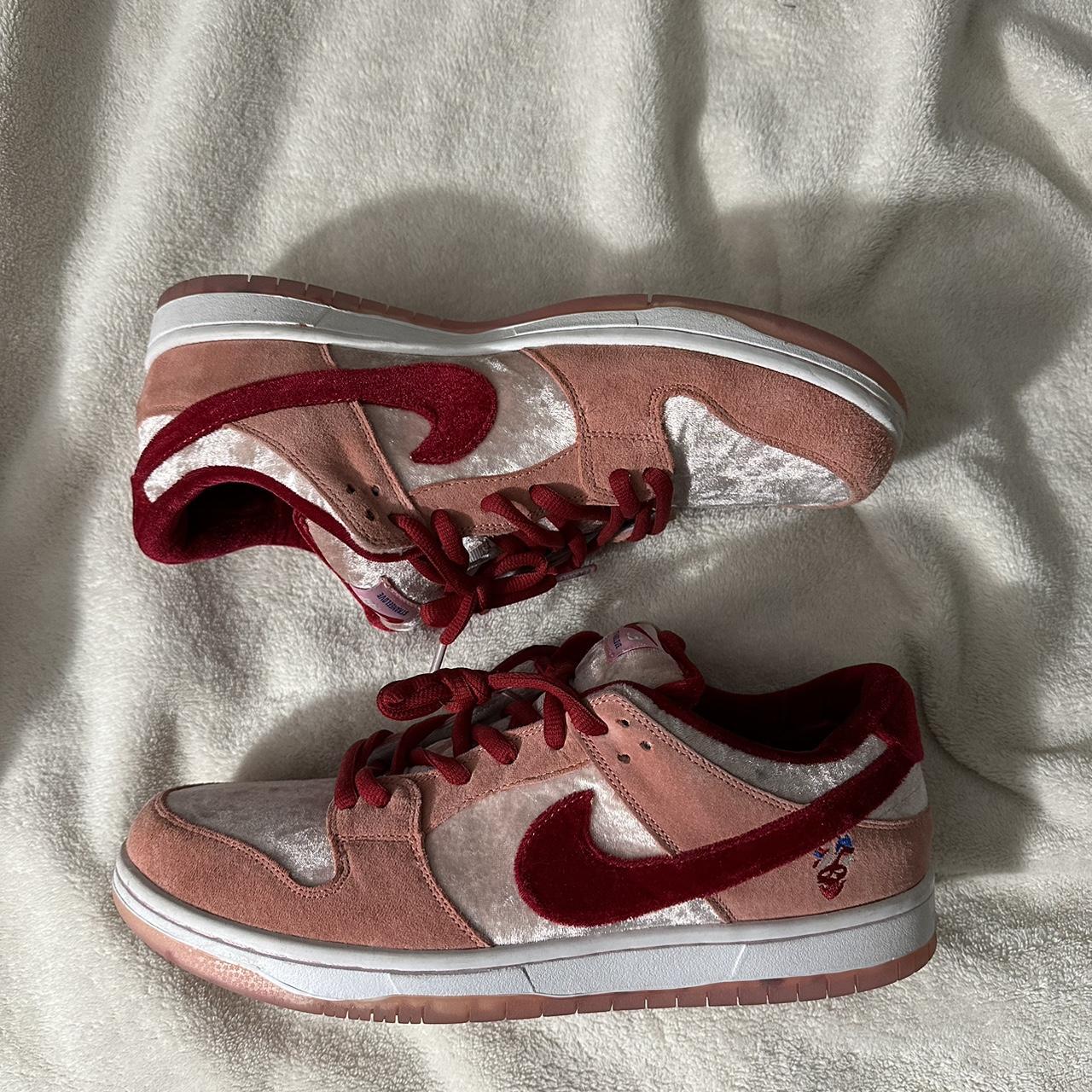 strange love dunks on feet