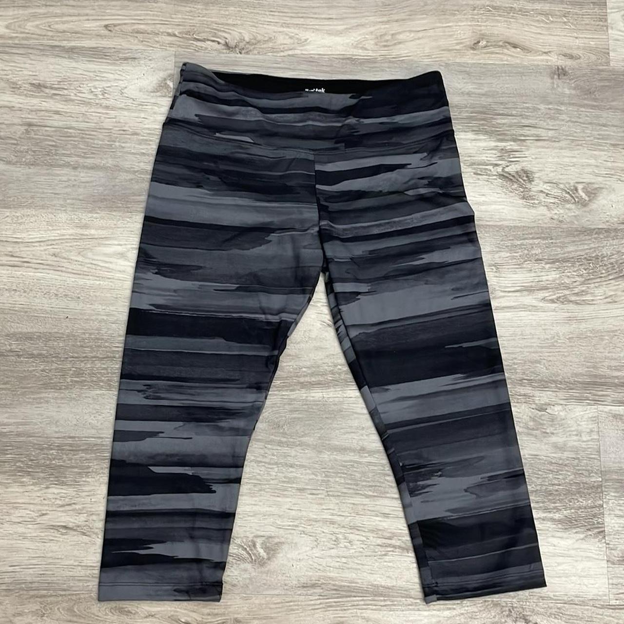 Marika Tek Black & Gray Print Capri Leggings Size - Depop