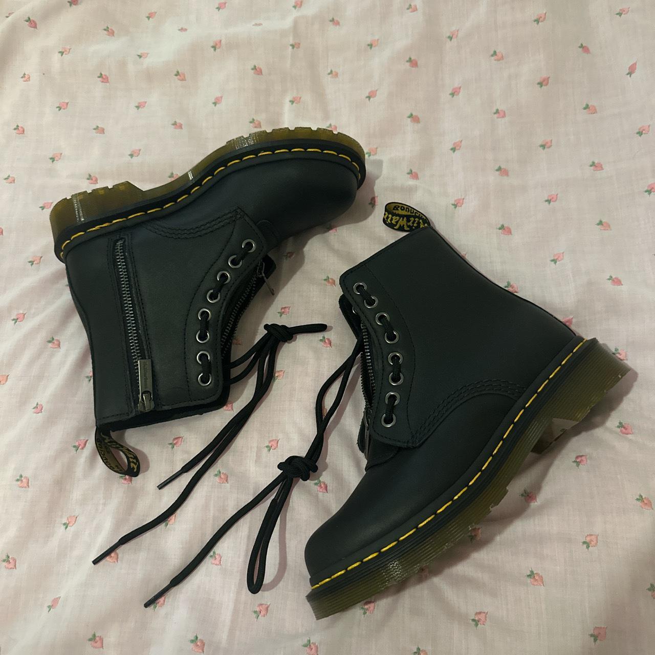 dr martens carolyn