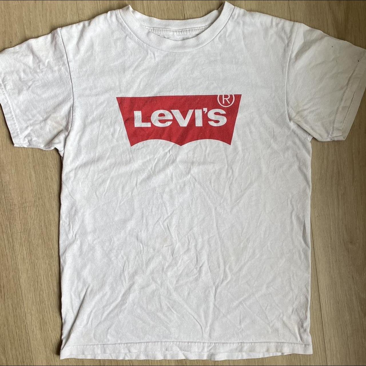 Levi's Men's White and Red Tshirt Depop