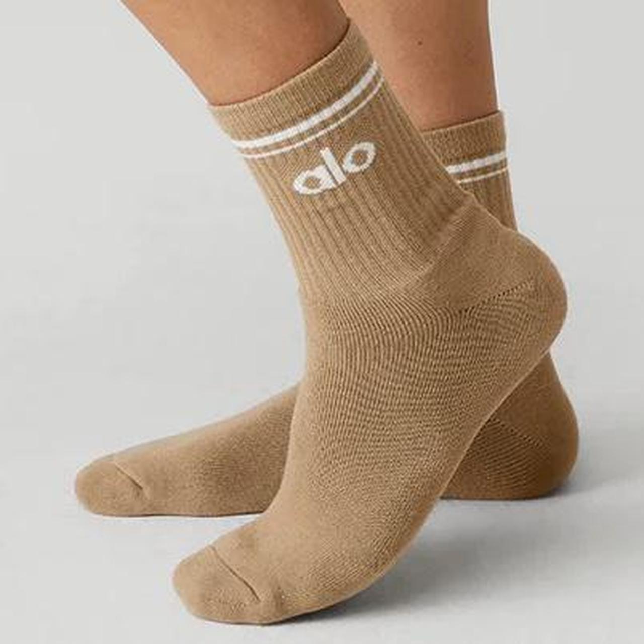 NWT Alo Yoga Unisex HalfCrew Throwback Sock in... Depop