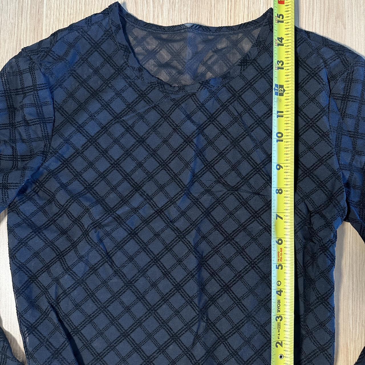 Alo size medium sweatshirt with slits in sleeves - Depop