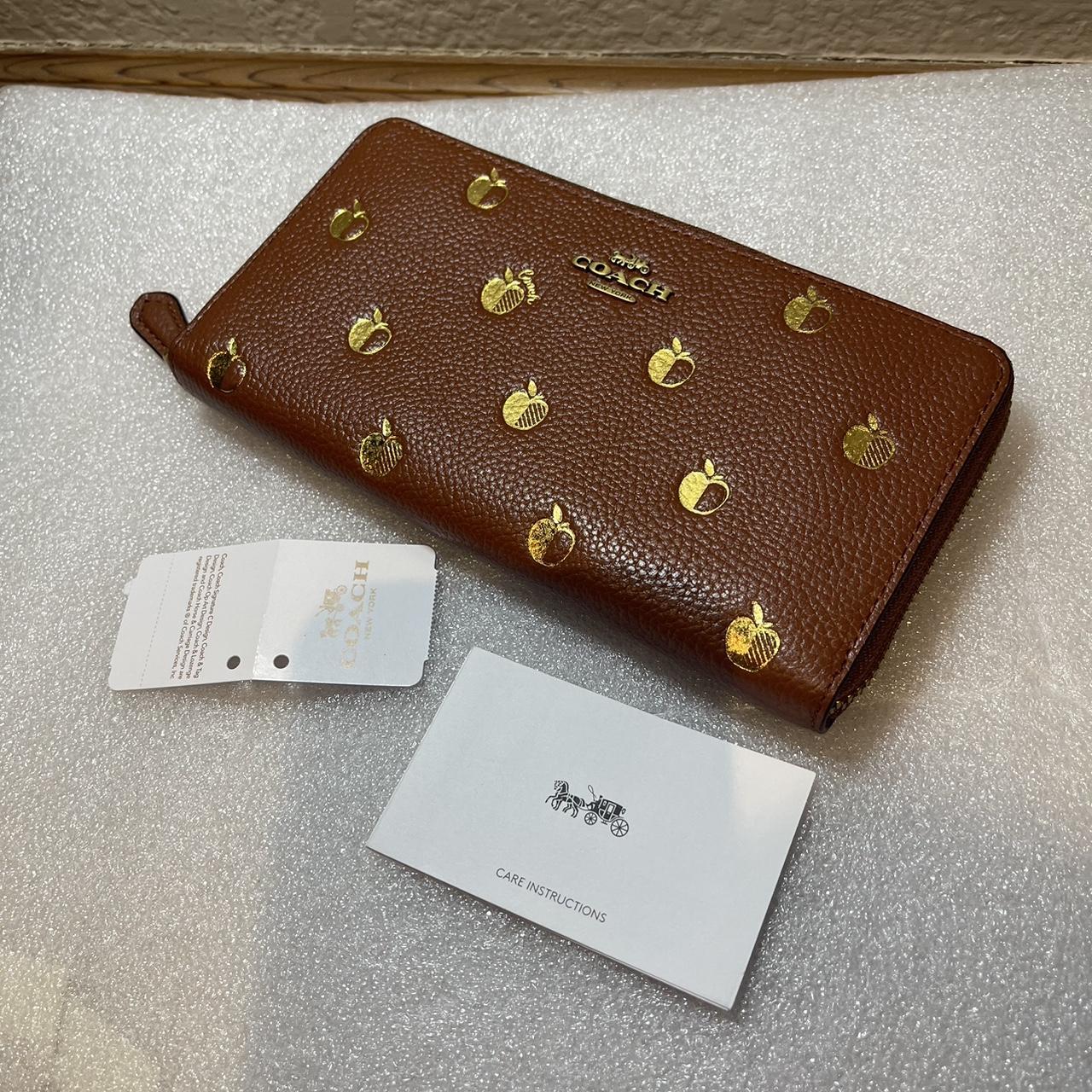 Coach best sale apple wallet