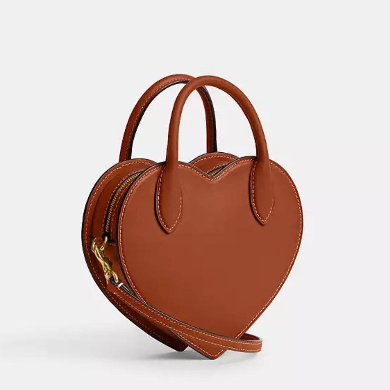 ショルダーバッグ・ポシェット coach Heart Bag In Regenerative Leather Coach Heart Bag in Regenerative Glovetanned Leather | Depop