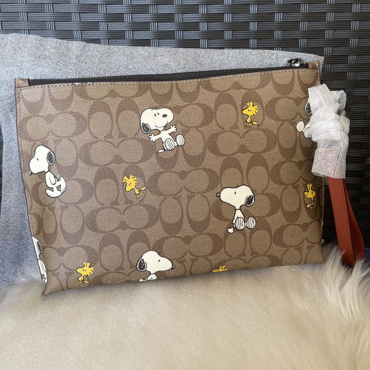 Coach X Peanuts Carry All Pouch In fashion Signature Canvas With Snoopy Woodstock Print