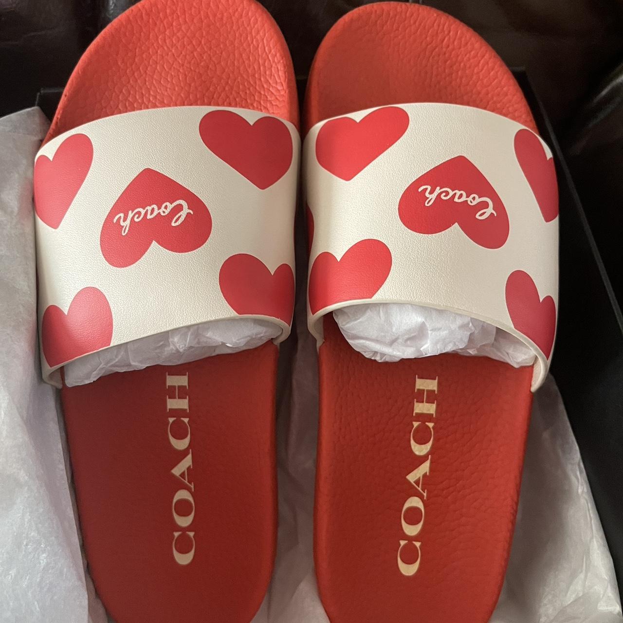 サンダル・ミュール coach Udele Sport Slide With Valentine's Print CQ092 Coach Udele Sport Slide With Valentine's hearts | Depop