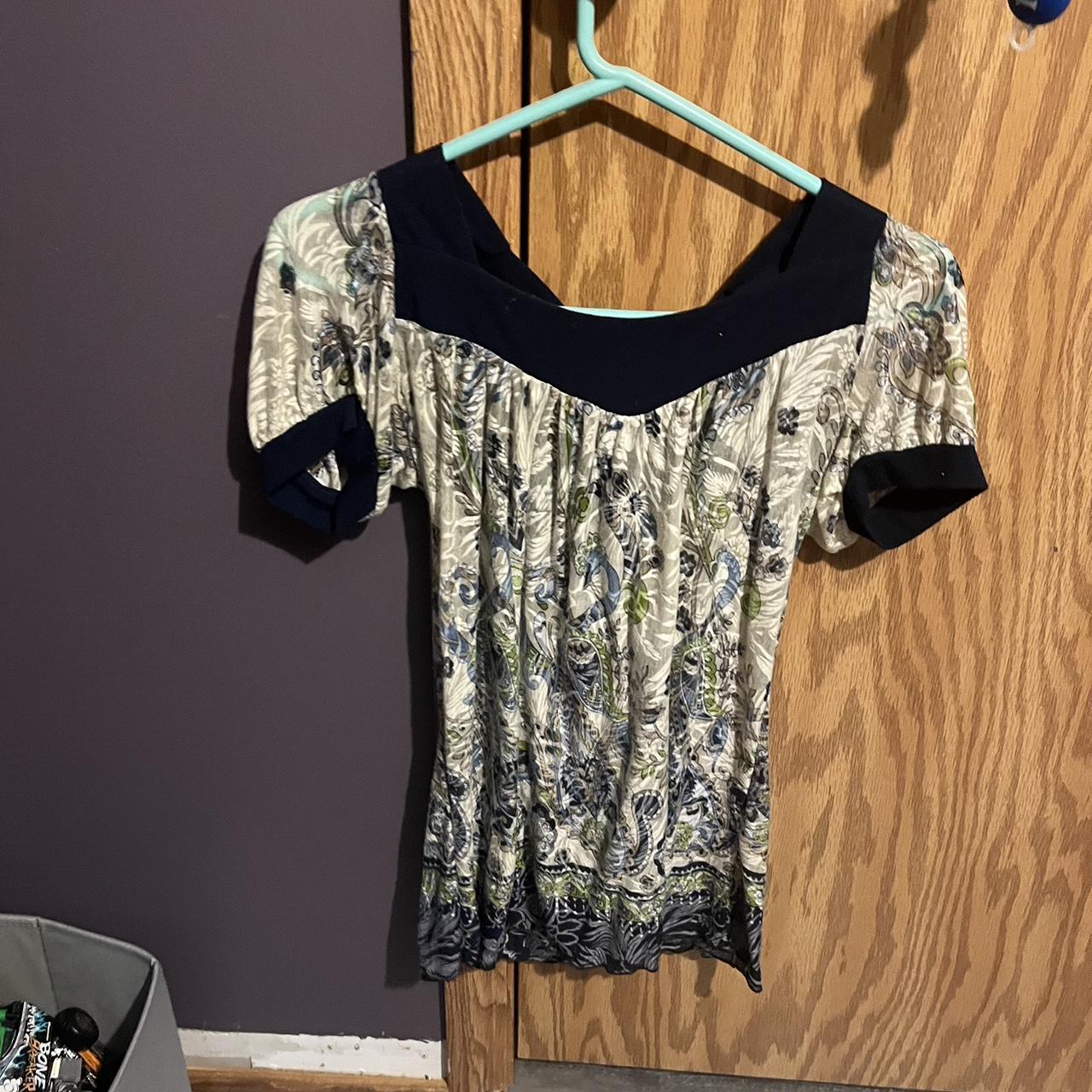 Daytrip Women's Navy and Cream Blouse Depop