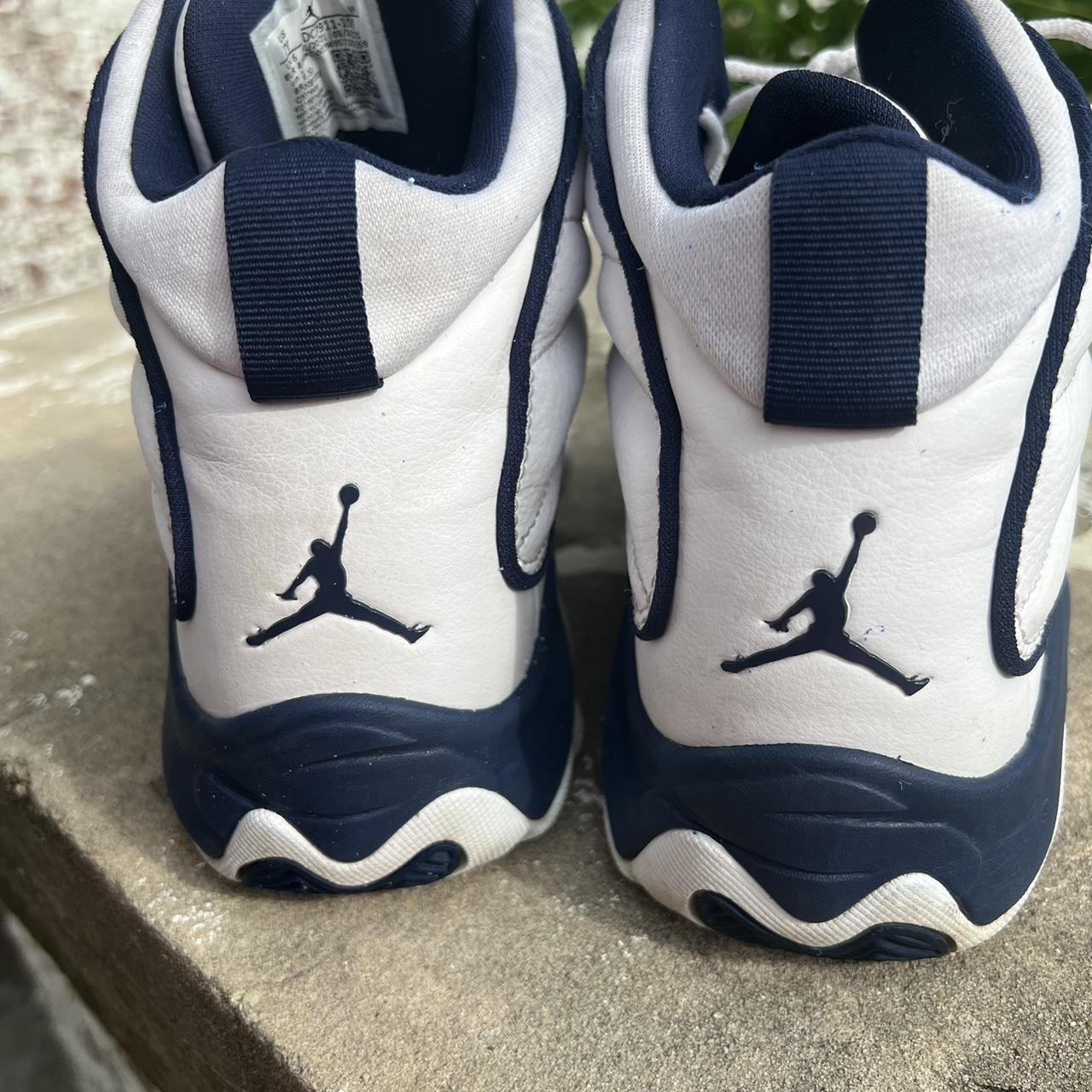 jordan two3 blue and white