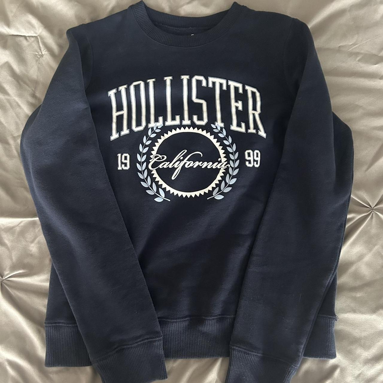 Hollister logo hot sale crewneck sweatshirt