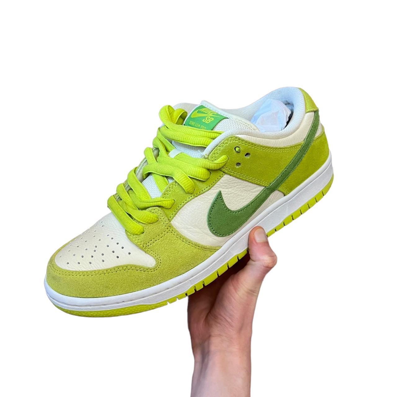 mens green nike trainers