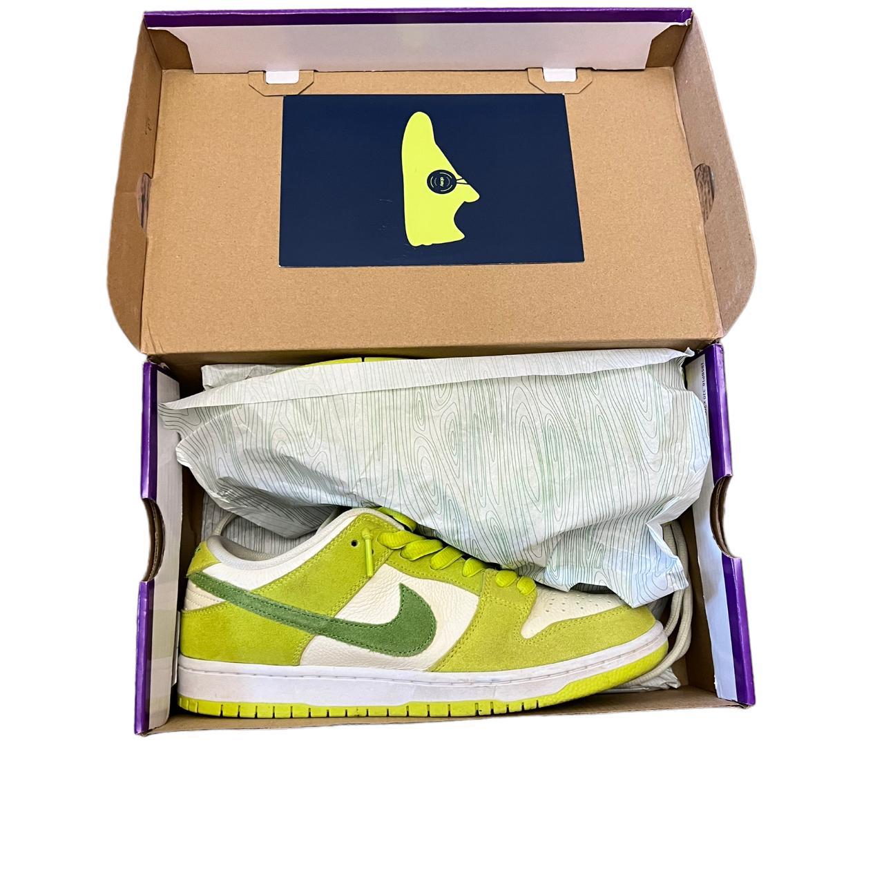 mens green nike trainers