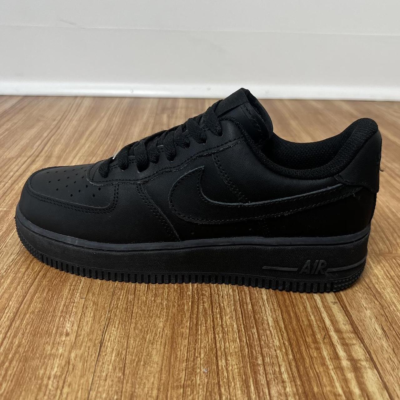 Solid black 2024 nikes womens