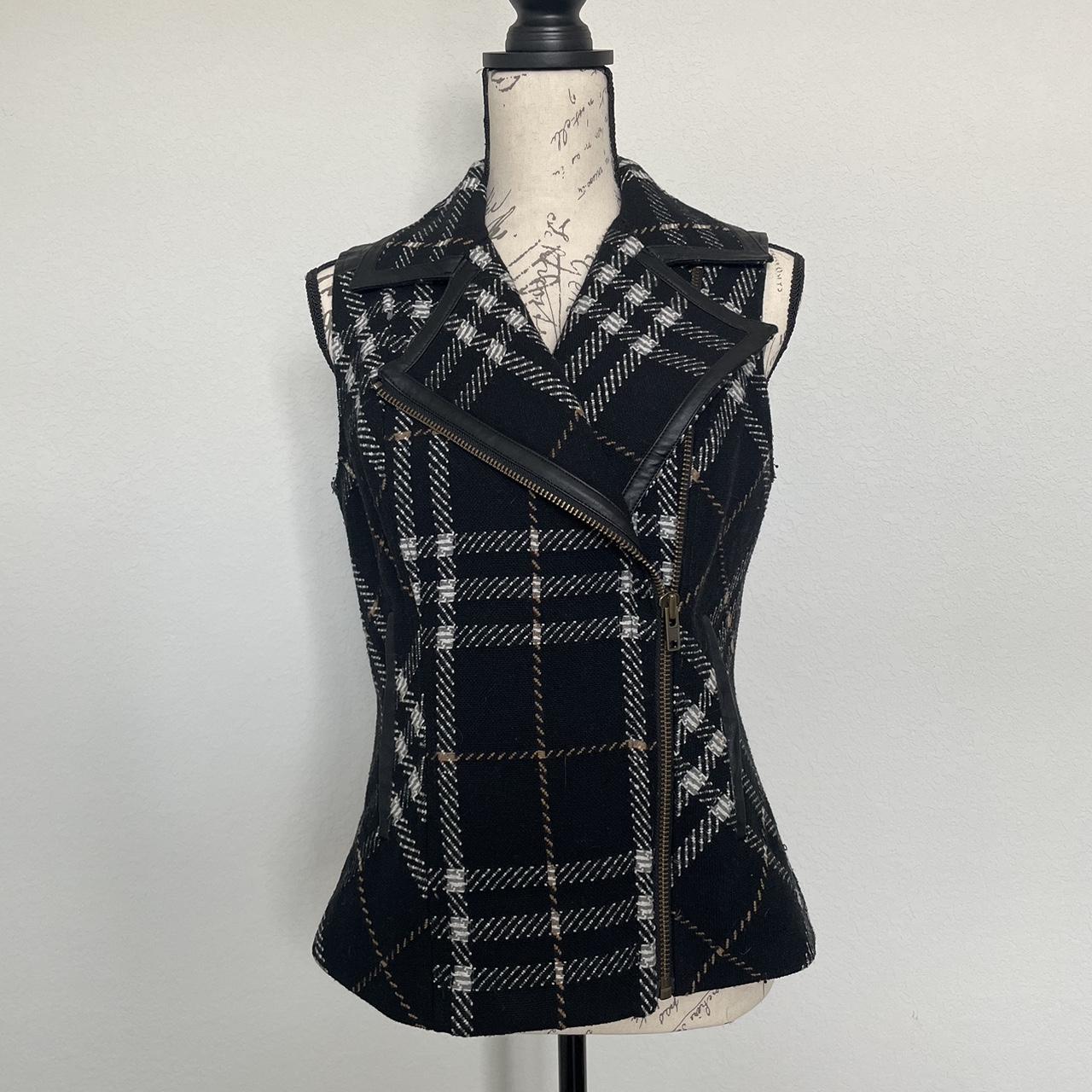 Small CAbi Vest Looks brand new! thrifted with love... - Depop