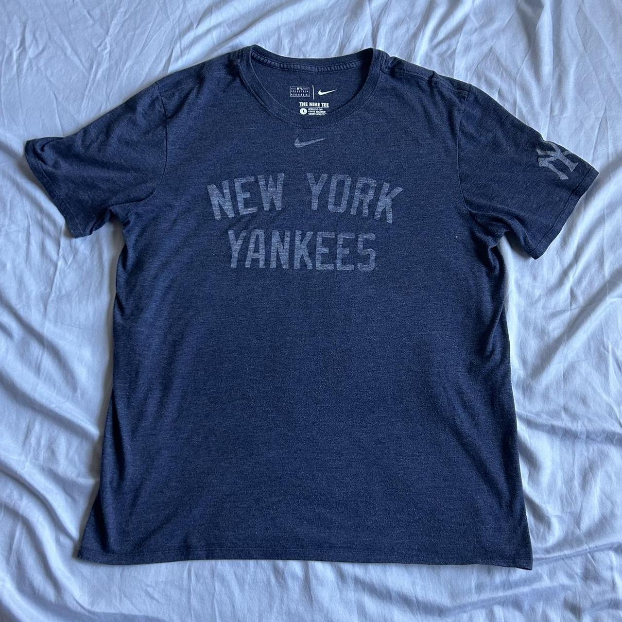Nike Men's Navy and Blue T-shirt