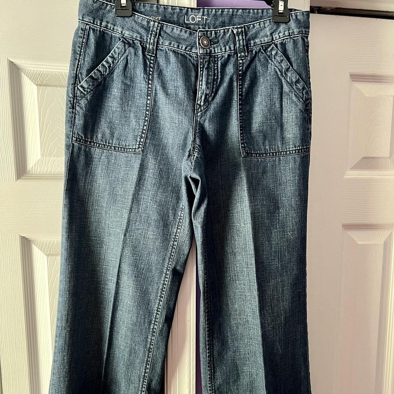 Pre-love Loft jeans, low rise but wide leg. Pockets - Depop