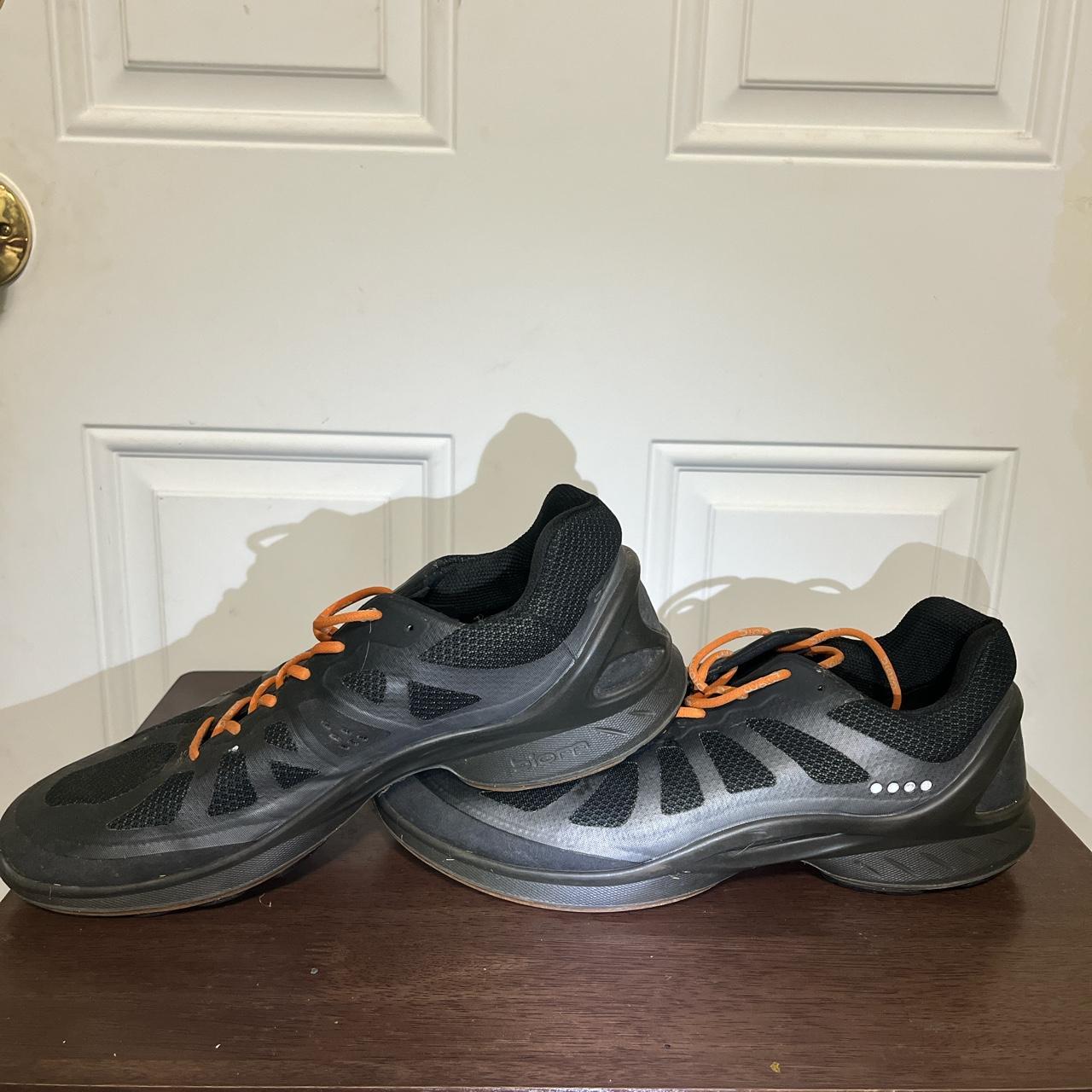 ECCO Men's Orange and Black Trainers (4)