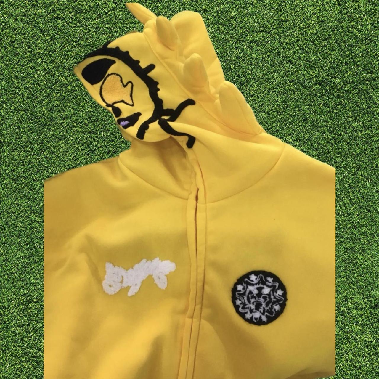 Yellow Glo WorldWide Star Hoodie's Code & Price - RblxTrade