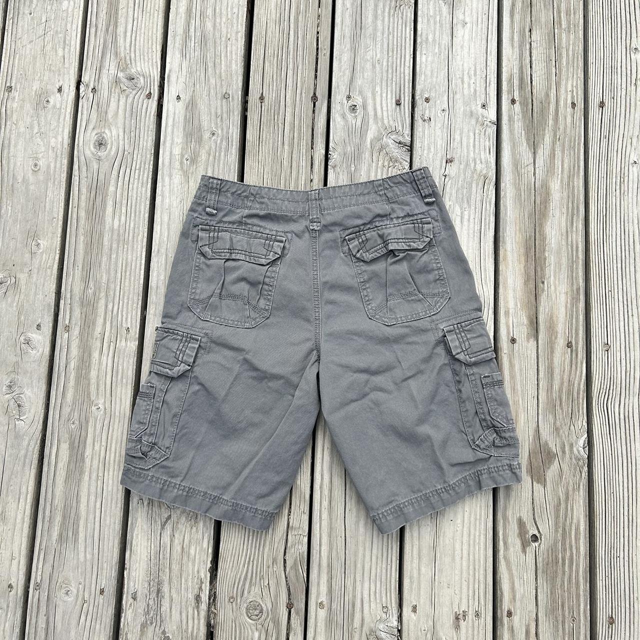 Vintage union bay cargo shorts, size 30! I’m 5’9... - Depop