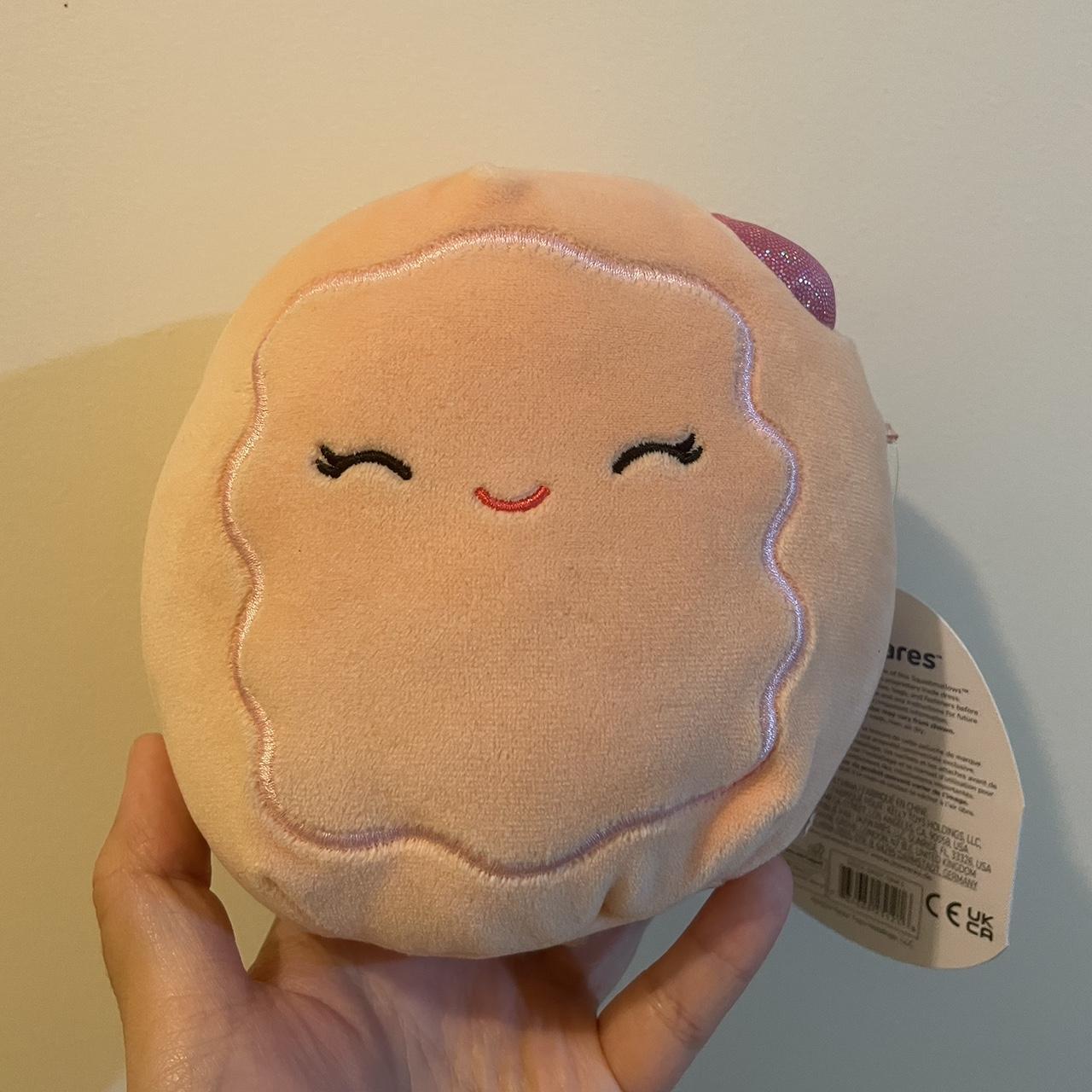 STAINED DEFECT Squishmallow 5” Fresa The