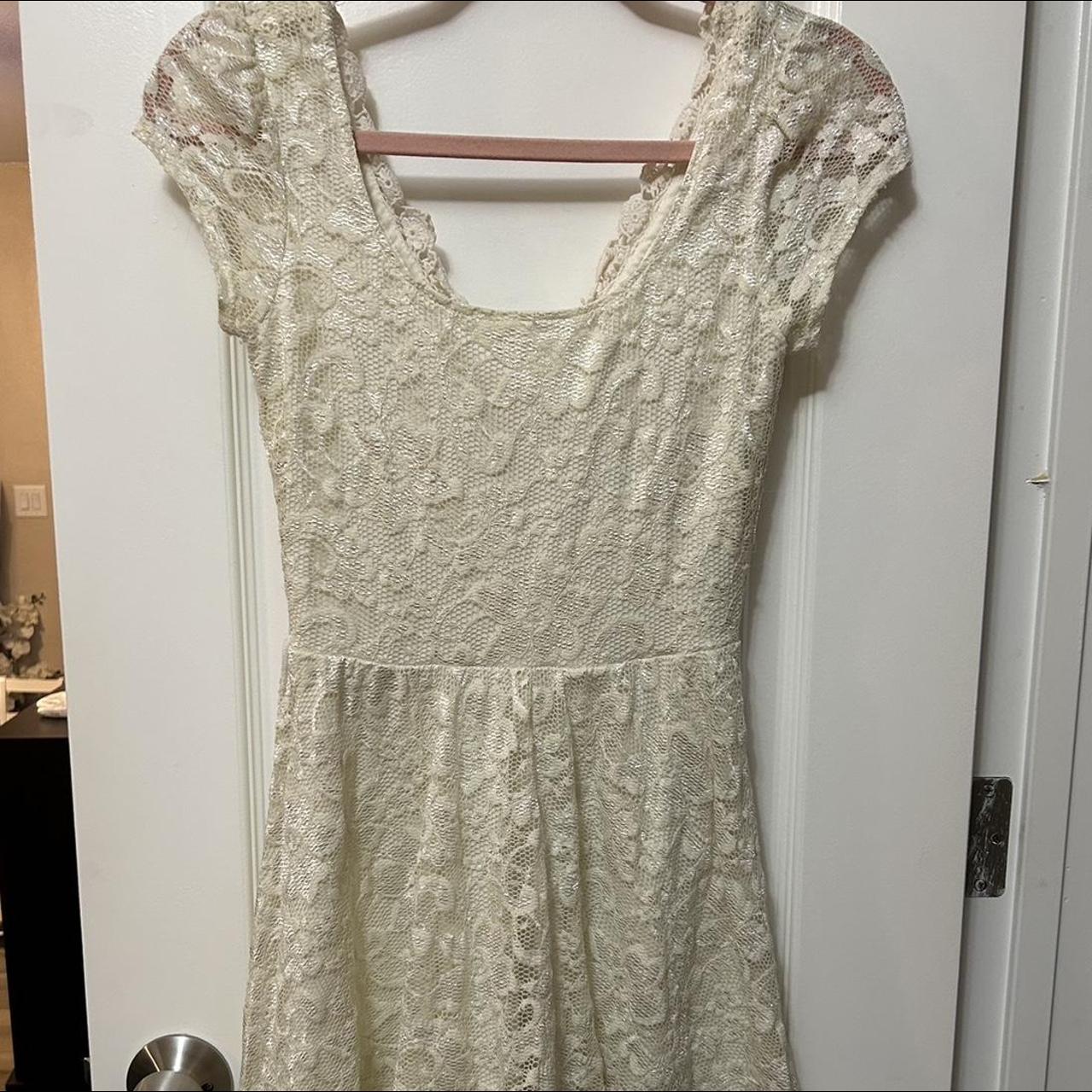 Gianni Bini Women's Cream Dress | Depop