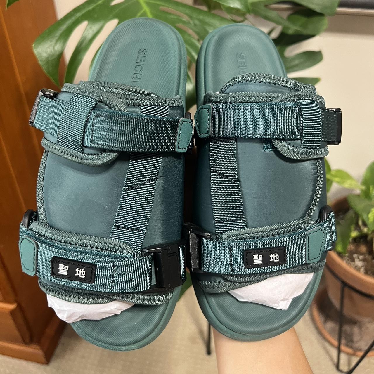 SEICHI GREEN SLIDES. Purchased at Culture Kings.... Depop
