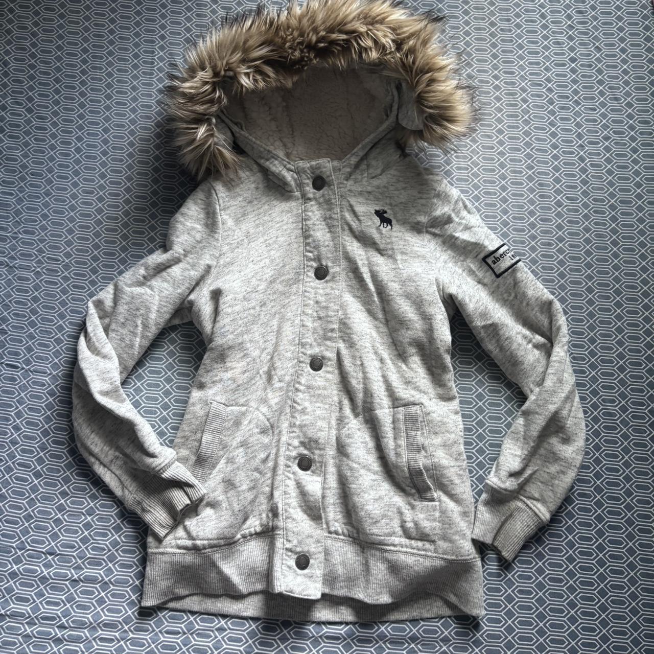 Y2k fur-jacket - Depop