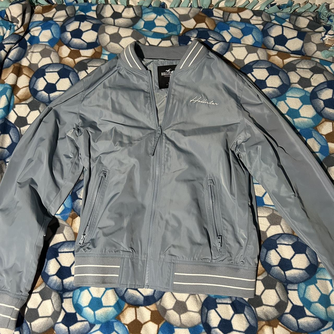 Hollister deals blue windbreaker