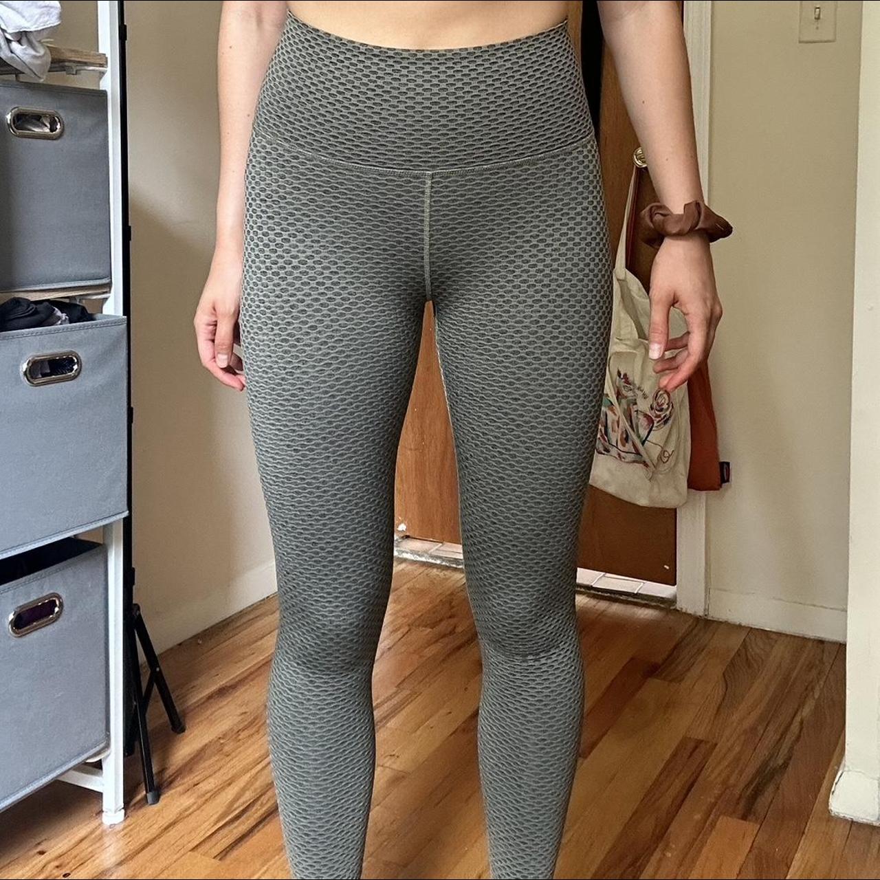 ECHT grey workout leggings with butt scrunch - Depop