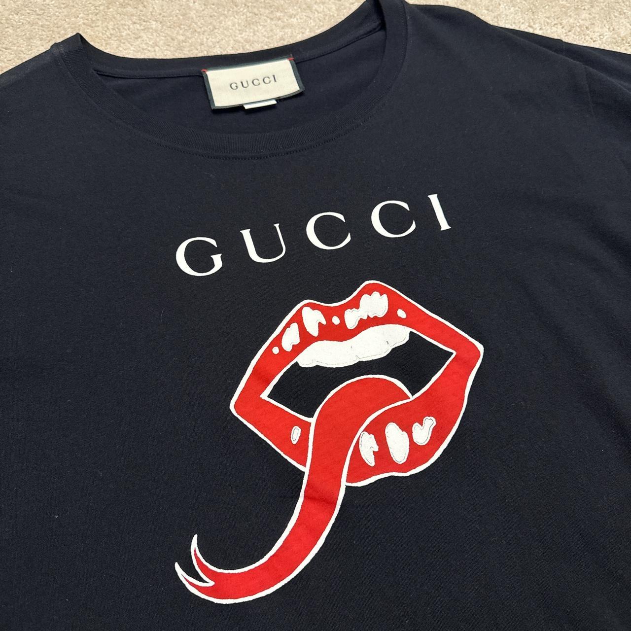 Gucci Men's Black and Red T-shirt | Depop